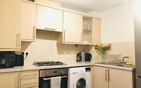 Spacious City Centre Flat Free Parking& Superfast Wifi